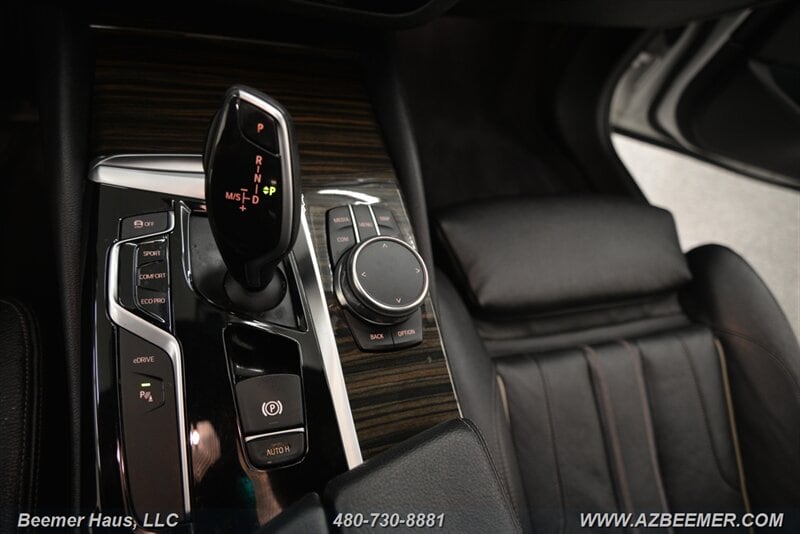 2018 BMW 5 Series 530e - Photo 39
