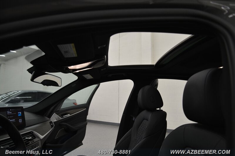 2022 BMW 5 Series 530e - Photo 44