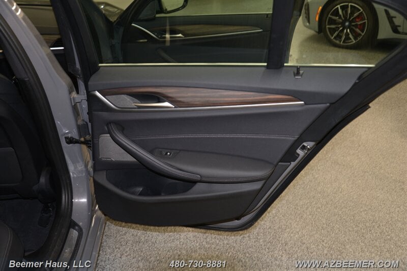 2022 BMW 5 Series 530e - Photo 47