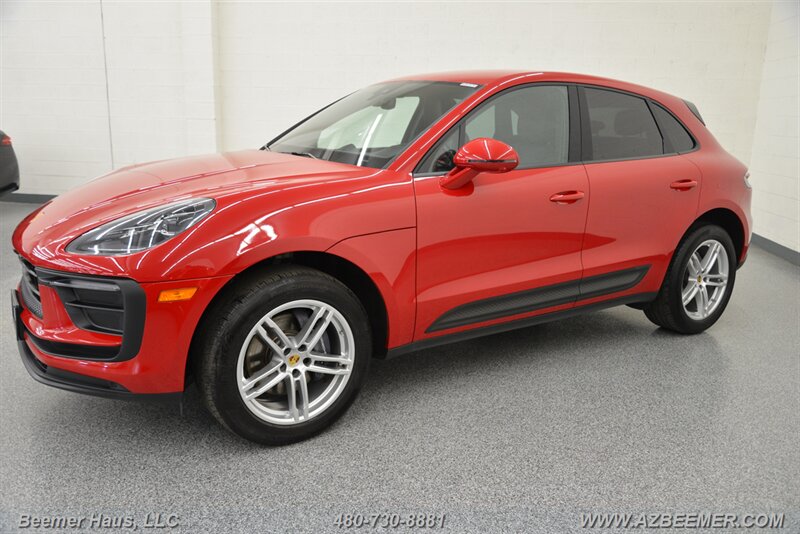 2022 Porsche Macan photo 3