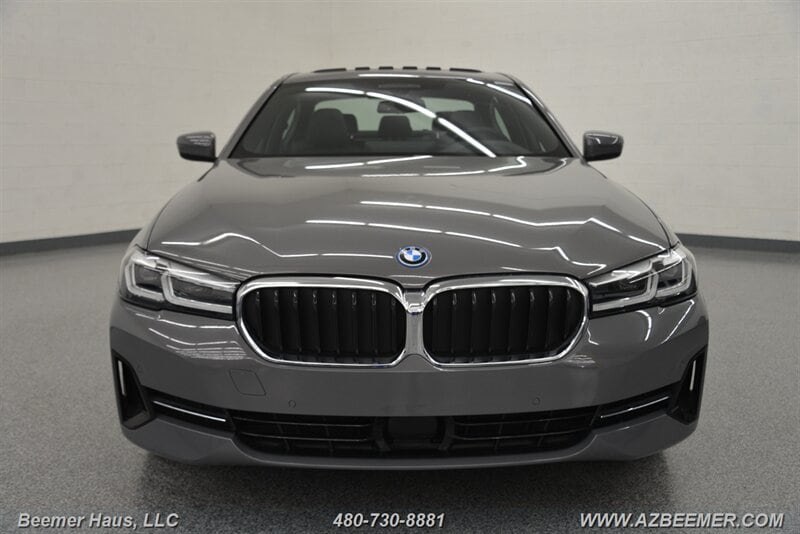 2022 BMW 5 Series 530e - Photo 8