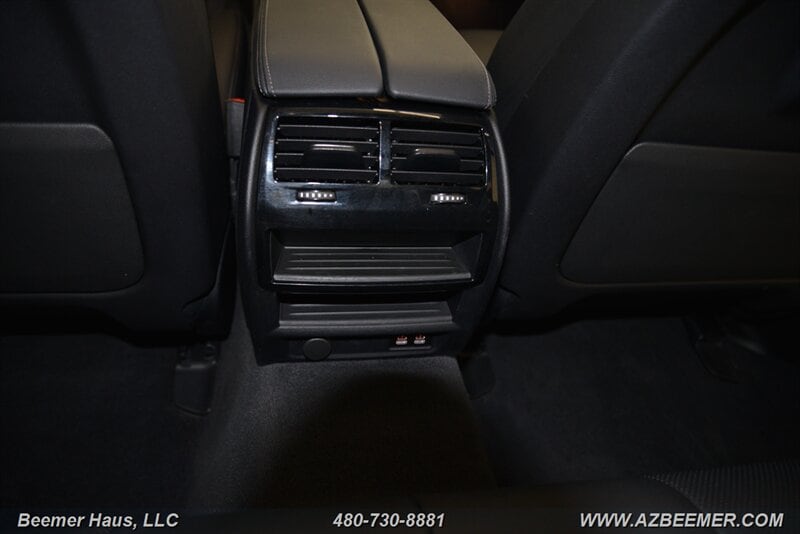 2022 BMW 5 Series 530e - Photo 32