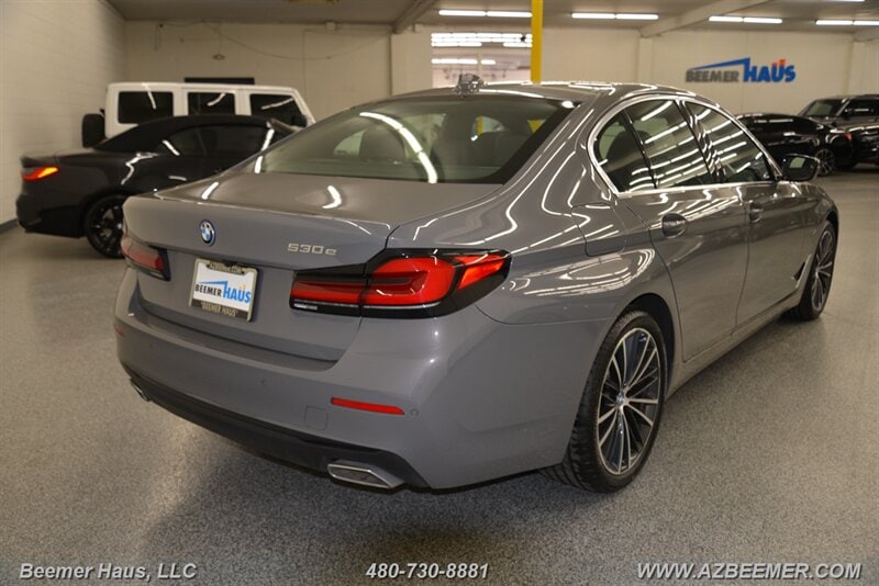 2022 BMW 5 Series 530e - Photo 13