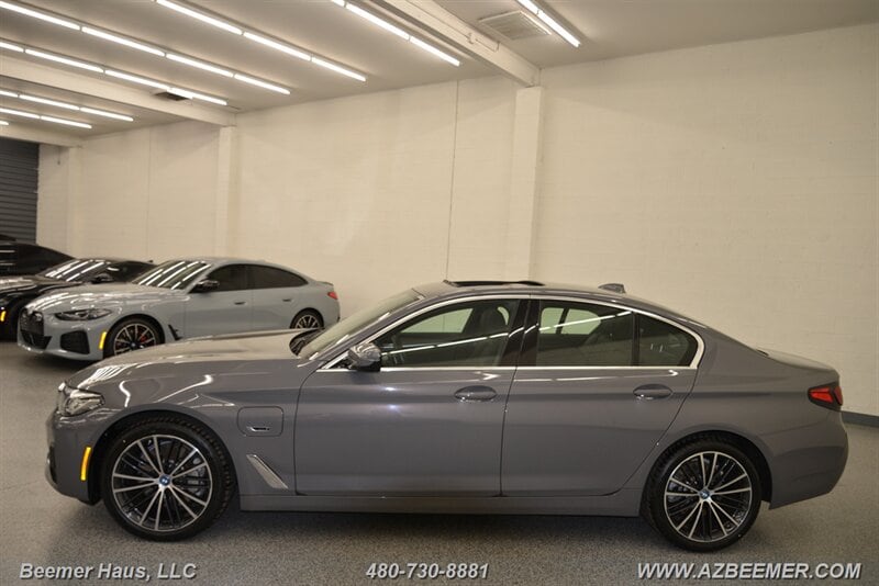 2022 BMW 5 Series 530e - Photo 7