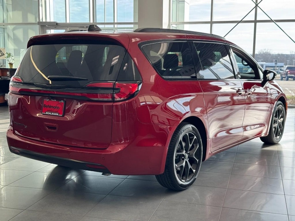New 2026 Chrysler Pacifica SELECT Passenger Van