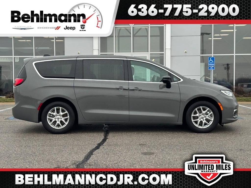 Used 2025 Chrysler Pacifica Select Van Passenger Van