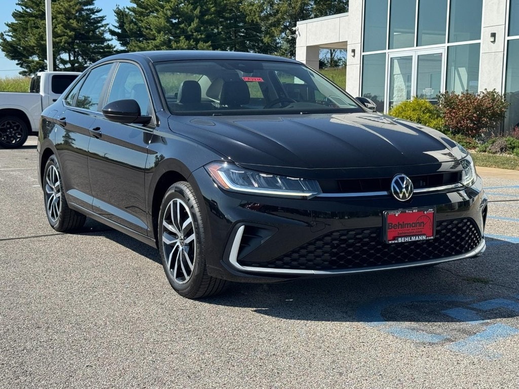 Used 2025 Volkswagen Jetta 1.5T SE Sedan