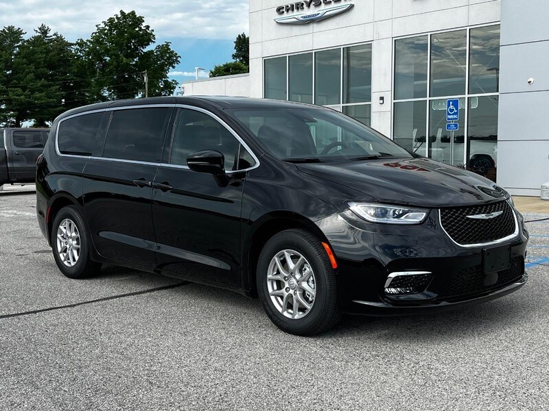 2025 Chrysler Pacifica photo 2