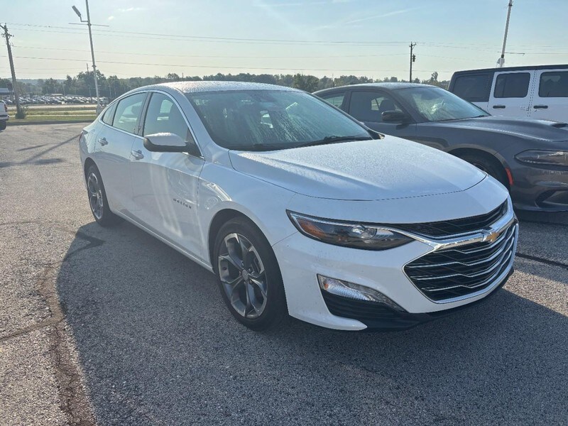 2024 Chevrolet Malibu 1LT photo 2