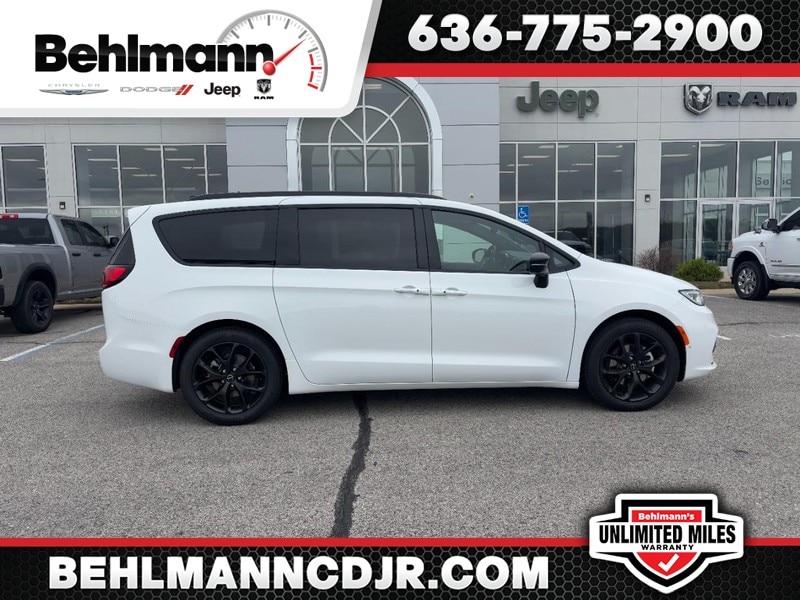 2026 Chrysler Pacifica Limited's photo