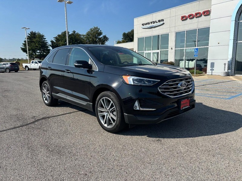 2024 Ford Edge Titanium photo 2