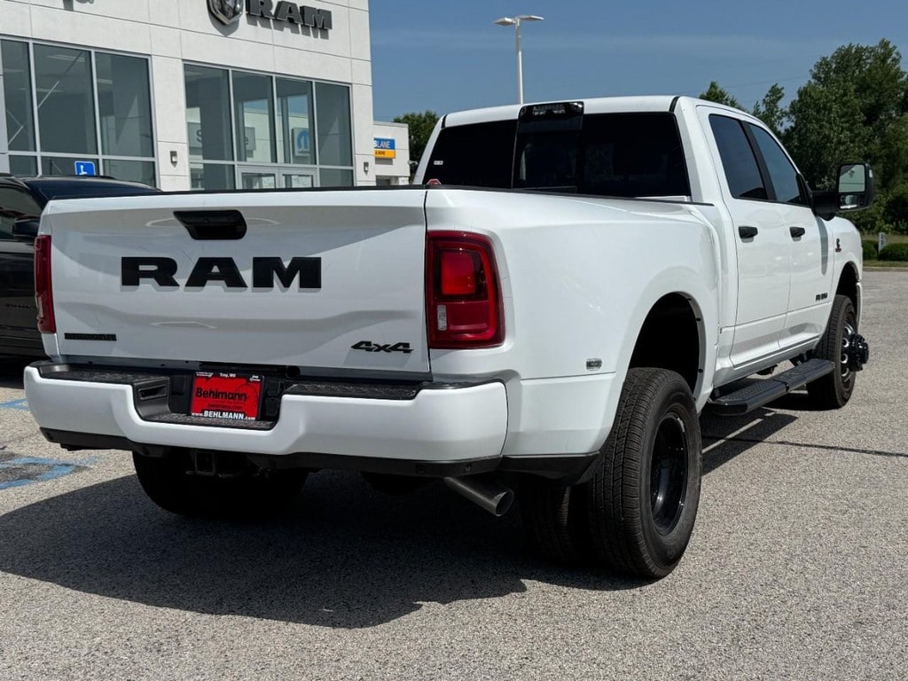 New 2026 Ram 3500 BIG HORN CREW CAB 4X4 8' BOX Pickup