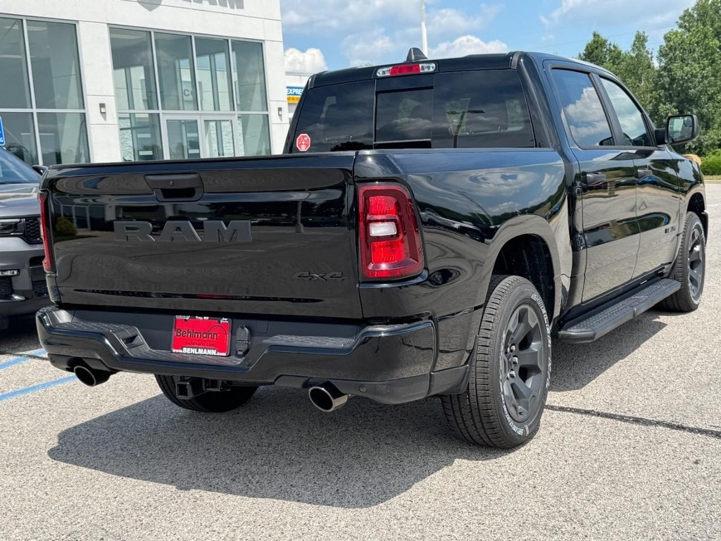 New 2026 Ram 1500 EXPRESS CREW CAB 4X4 5'7 BOX Pickup
