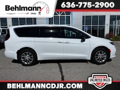 2025 Chrysler Pacifica SELECT AWD Passenger Van