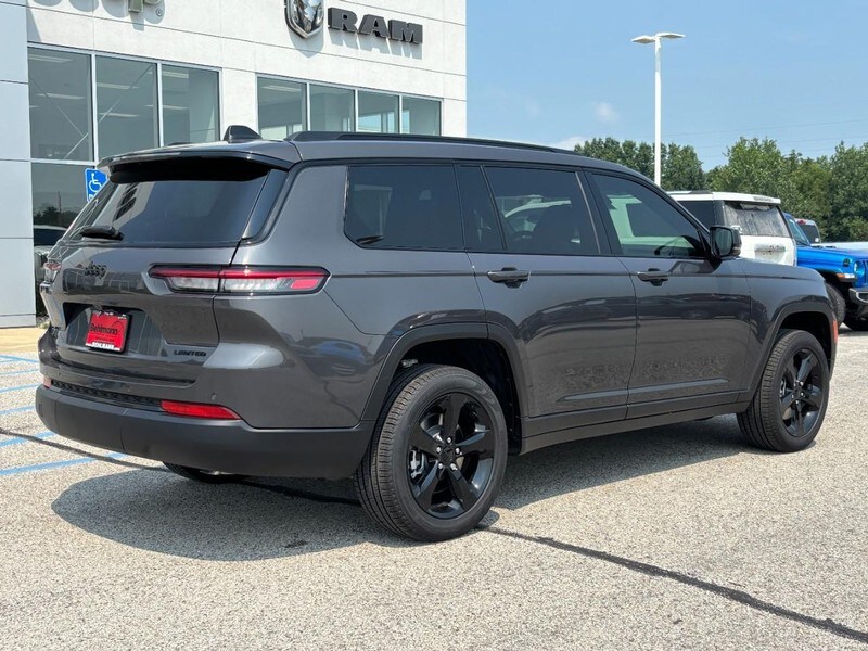 2025 Jeep Grand Cherokee Limited photo 2