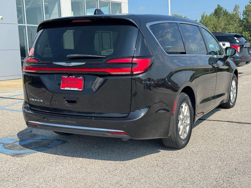 Used 2023 Chrysler Pacifica Touring L Van Passenger Van