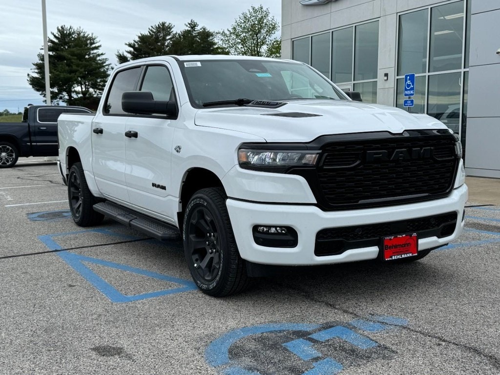 New 2026 Ram 1500 EXPRESS CREW CAB 4X4 5'7 BOX Pickup