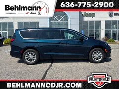 2025 Chrysler Pacifica SELECT AWD Passenger Van