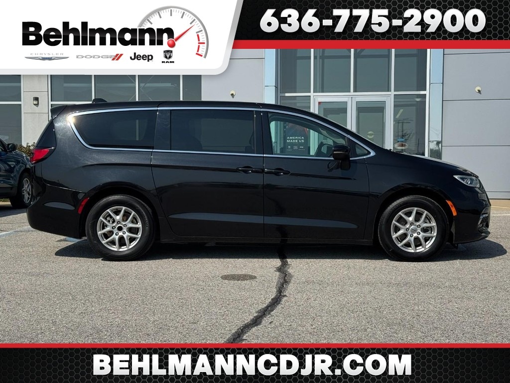 Used 2023 Chrysler Pacifica Touring L Van Passenger Van