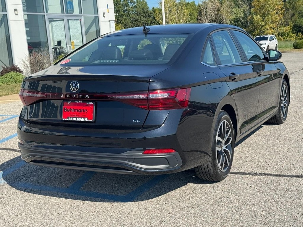 Used 2025 Volkswagen Jetta 1.5T SE Sedan