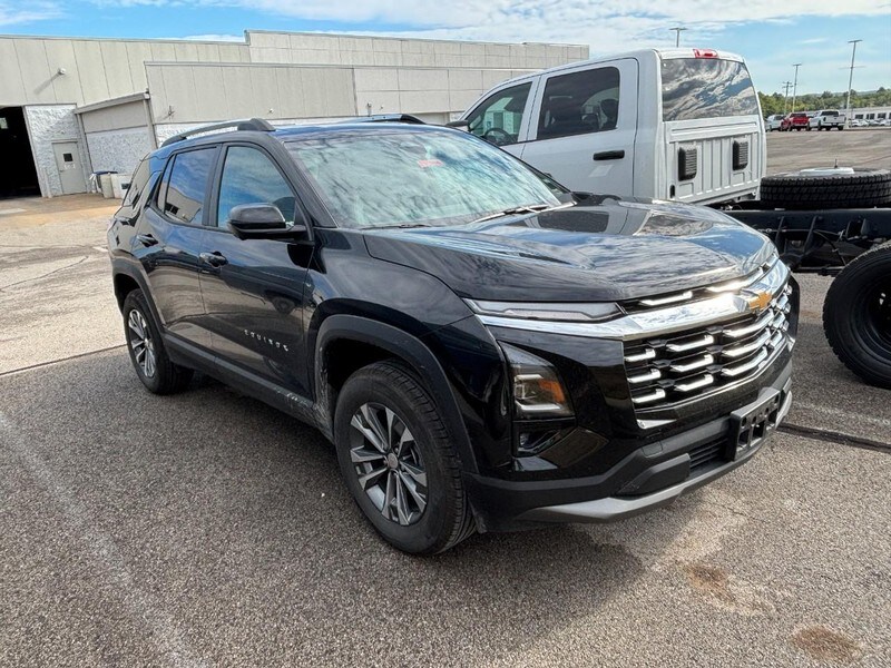 2025 Chevrolet Equinox LT photo 2