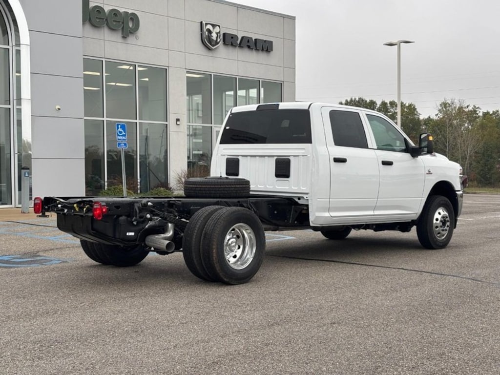 New 2026 Ram 3500 Chassis Cab 3500 TRADESMAN CREW CAB CHASSIS 4X4 60' CA Pickup