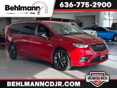 2026 Chrysler Pacifica SELECT Passenger Van