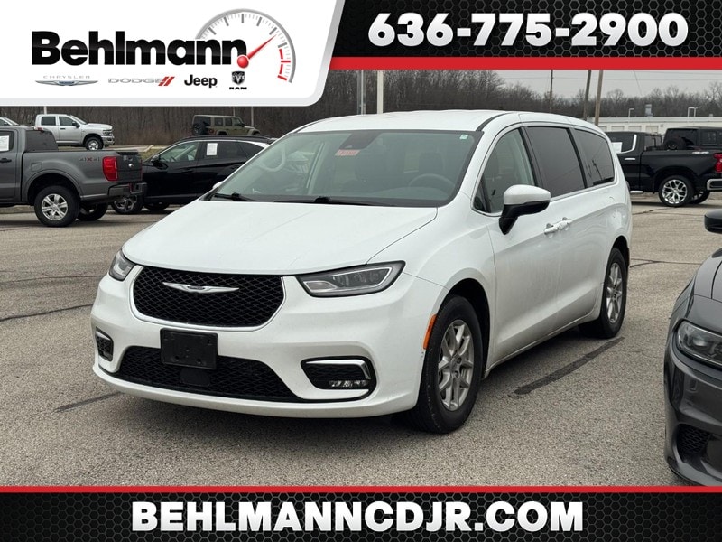 2023 Chrysler Pacifica Touring L's photo