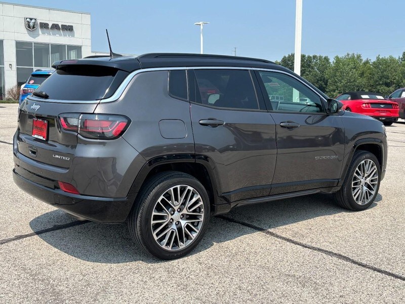 2023 Jeep Compass Limited photo 3