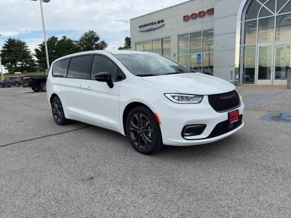 New 2026 Chrysler Pacifica SELECT Passenger Van