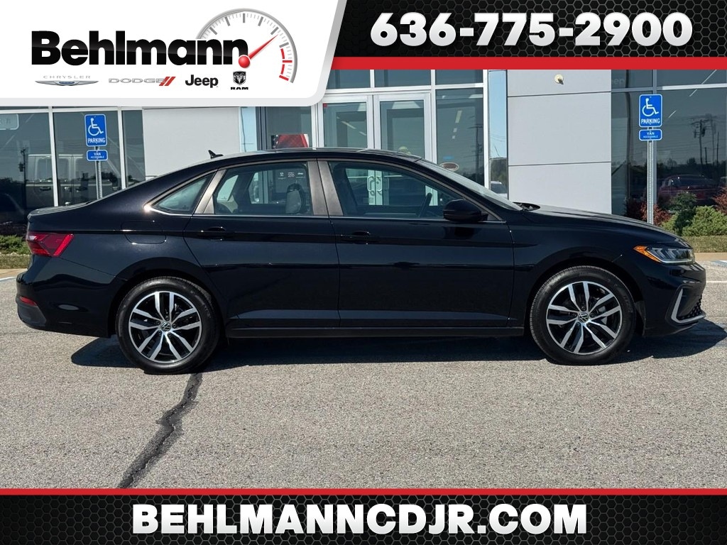 Used 2025 Volkswagen Jetta 1.5T SE Sedan