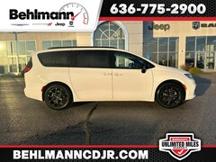 2026 Chrysler Pacifica SELECT Passenger Van