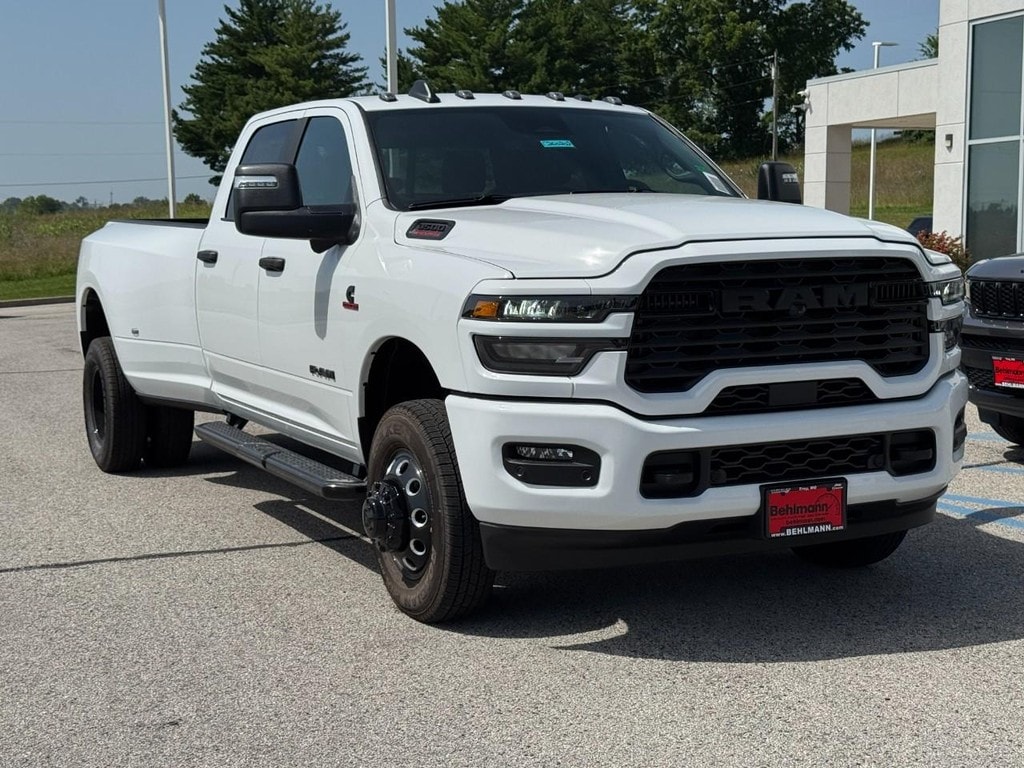 New 2026 Ram 3500 BIG HORN CREW CAB 4X4 8' BOX Pickup