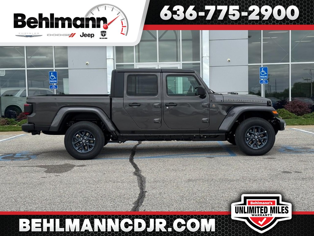 2026 Jeep Gladiator 85th Anniversary Edition Auto's photo