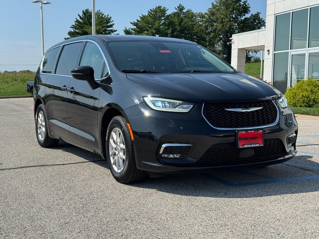 Used 2023 Chrysler Pacifica Touring L Van Passenger Van