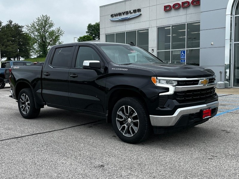 Used 2022 Chevrolet Silverado 1500 LT with VIN 3GCPDKEK3NG571915 for sale in Troy, MO