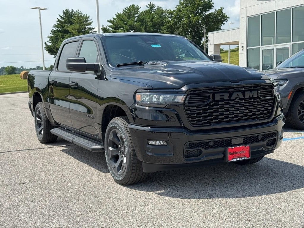 New 2026 Ram 1500 EXPRESS CREW CAB 4X4 5'7 BOX Pickup