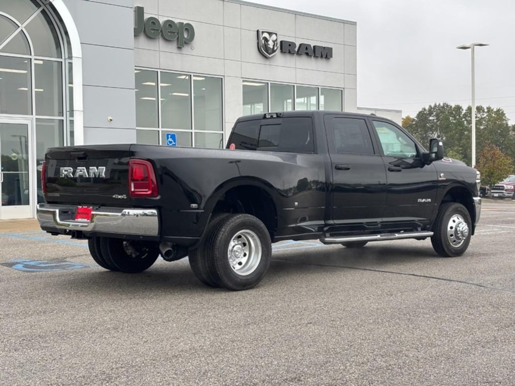 New 2026 Ram 3500 BIG HORN CREW CAB 4X4 8' BOX Pickup