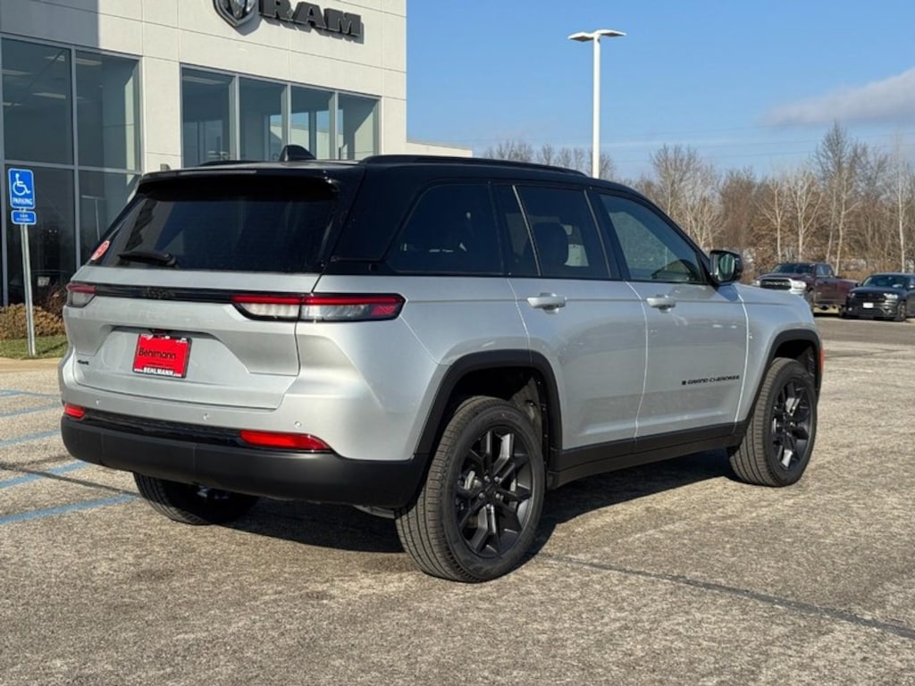 New 2025 Jeep Grand Cherokee LIMITED 4X4 Sport Utility