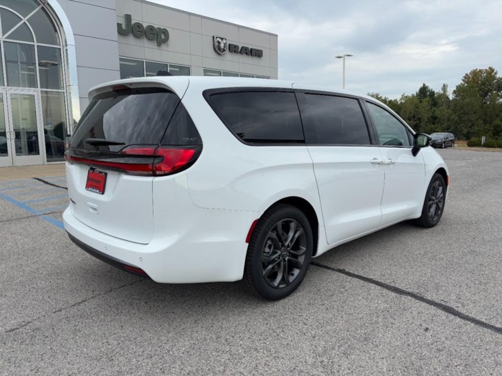 New 2026 Chrysler Pacifica SELECT Passenger Van