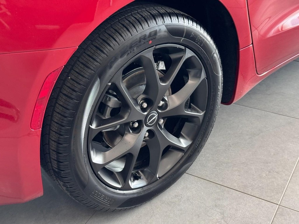 New 2026 Chrysler Pacifica SELECT Passenger Van