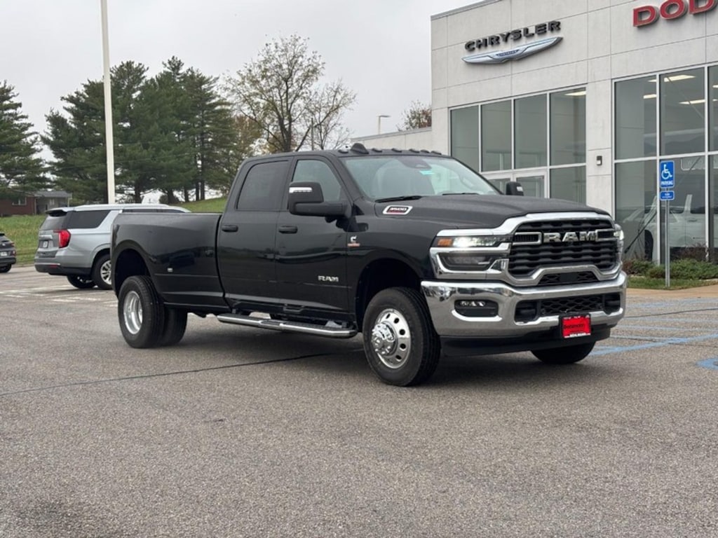 New 2026 Ram 3500 BIG HORN CREW CAB 4X4 8' BOX Pickup