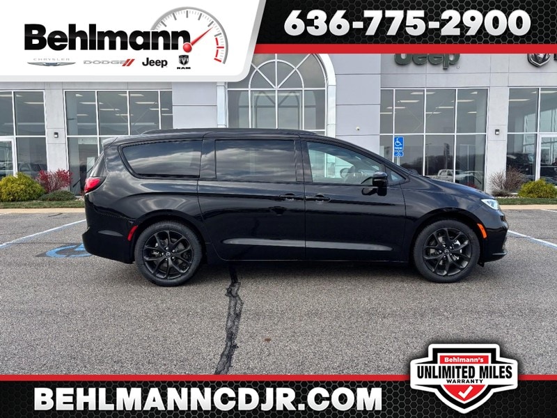 2026 Chrysler Pacifica Limited's photo