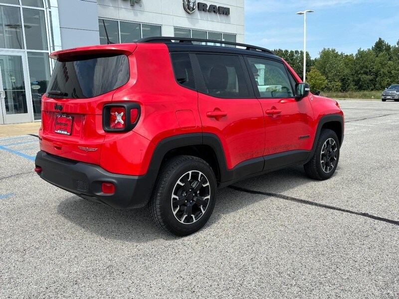 2023 Jeep Renegade Trailhawk photo 2