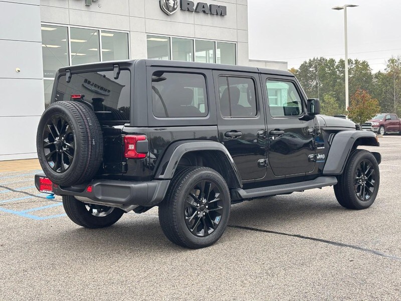 2023 Jeep Wrangler Sahara 4xe photo 3