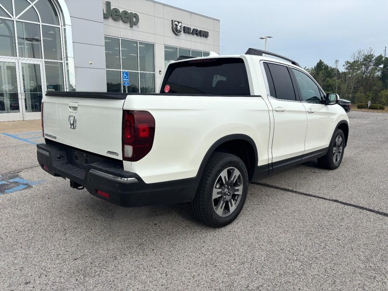 2017 Honda Ridgeline RTL photo 2