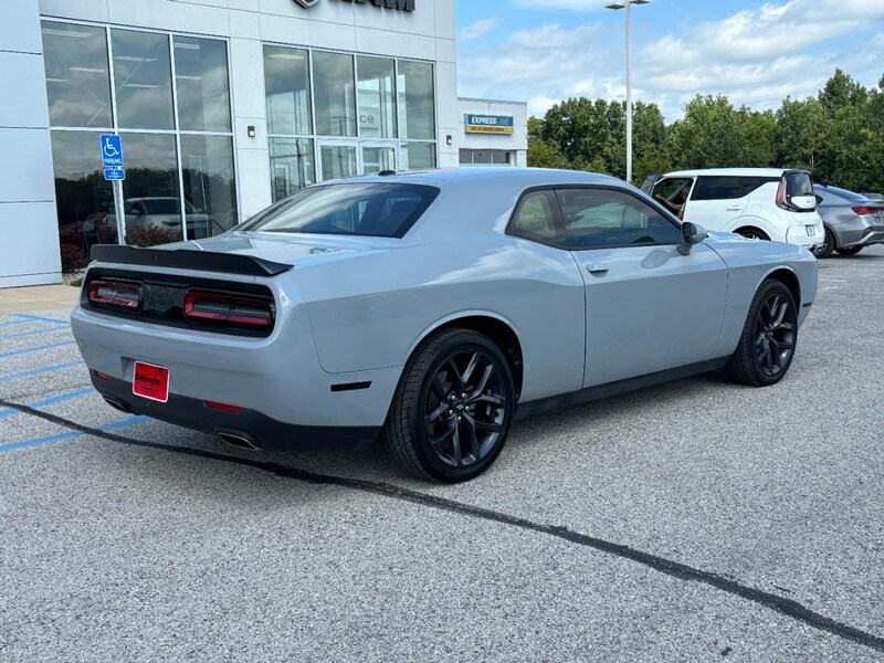 2021 Dodge Challenger SXT photo 2