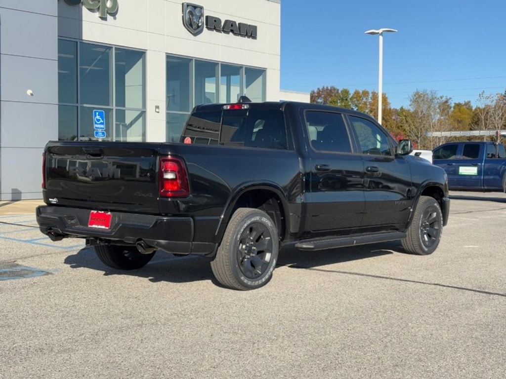 New 2026 Ram 1500 BIG HORN CREW CAB 4X4 5'7 BOX Pickup