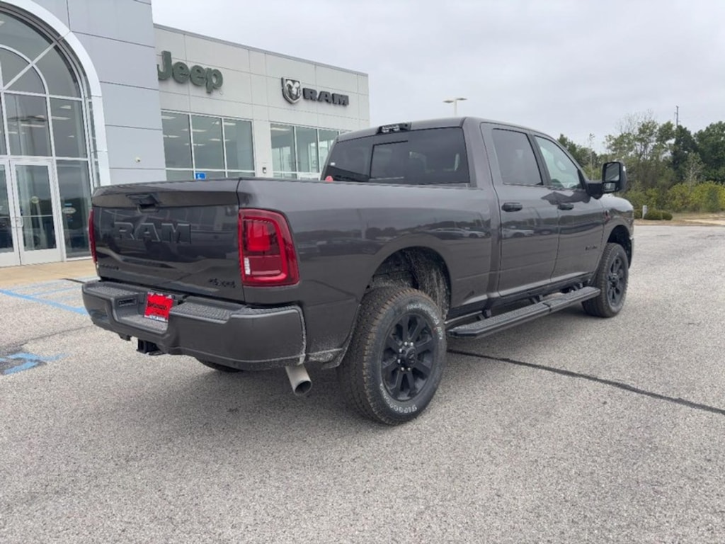 New 2026 Ram 2500 BIG HORN CREW CAB 4X4 6'4 BOX Pickup