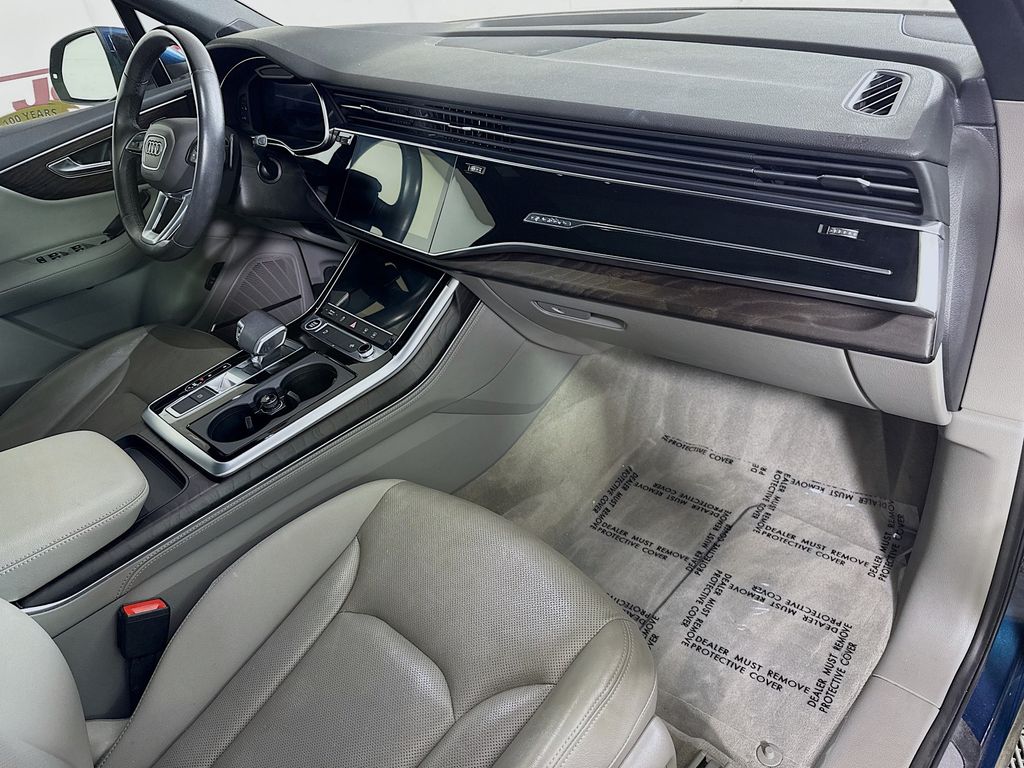 2021 Audi Q7 32